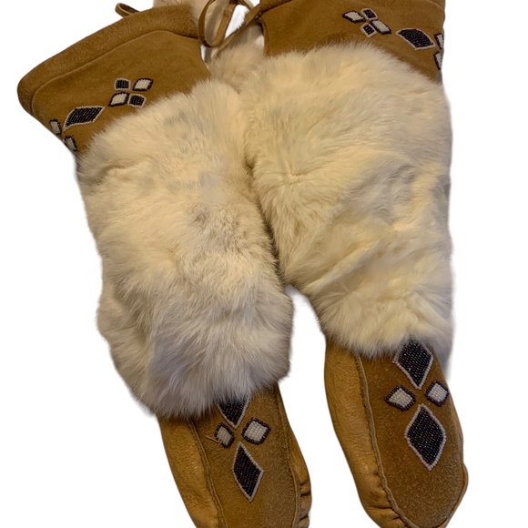 Inuit Kamiks. Size 7. Beads, pompoms, handmade, suede, rabbit - Picture 3 of 9